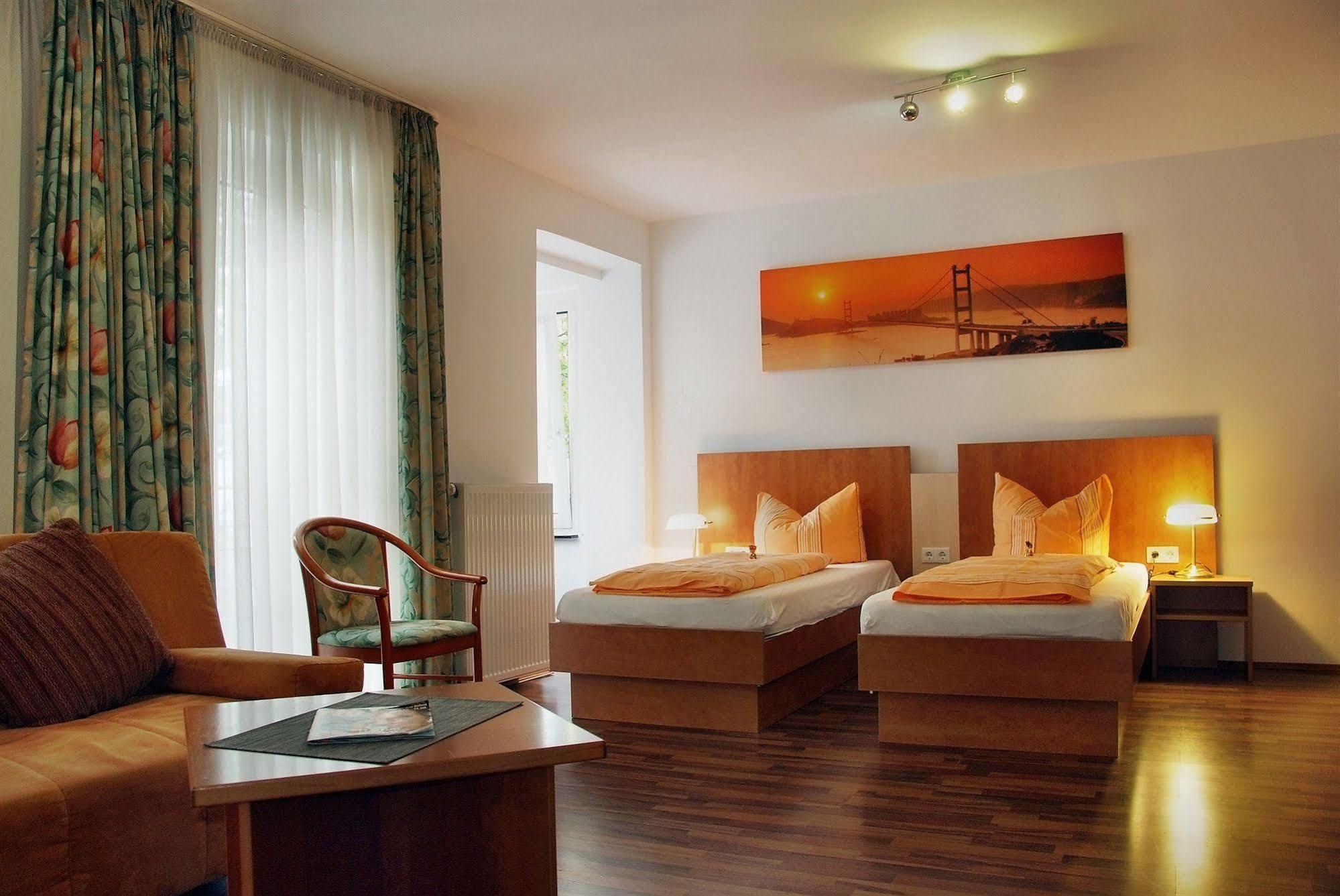 Hotel Monopol Гельзенкирхен Экстерьер фото
